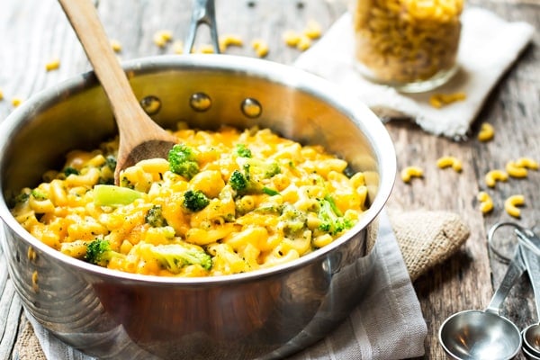 One Pot Mac 'n Cheese with Broccoli | A quick and easy gluten free dinner recipe for mac 'n cheese. It is made in one pot and loaded with broccoli!