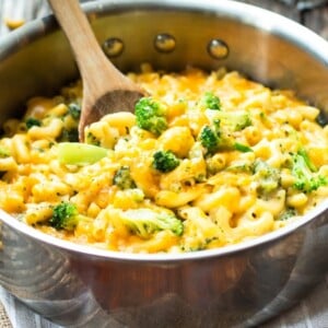 One Pot Mac 'n Cheese with Broccoli | A quick and easy gluten free dinner recipe for mac 'n cheese. It is made in one pot and loaded with broccoli!