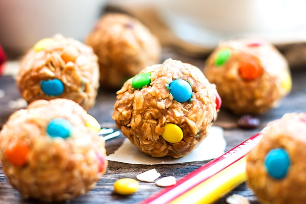 4-Ingredient Healthy Monster Cookie Bites | A recipe for healthy monster cookie bites that is gluten-free, vegan and only take 10 minutes to make. These tiny bites of bliss make a great kid-friendly afternoon snack or dessert.