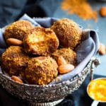 No Bake Pumpkin Pie Balls | A gluten free and vegan snack or dessert recipe for pumpkin spiced energy bites made of almond flour and oat flour.