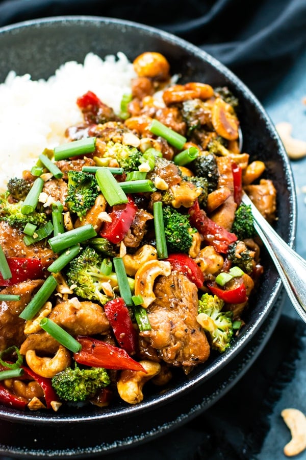 A bowl filled with a gluten-free cashew chicken recipe for a healthy dinner.