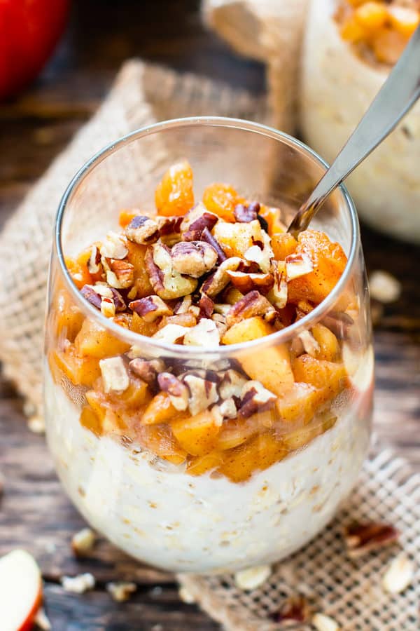 Apple Cinnamon Overnight Oats will make you want to roll outta' bed! This healthy breakfast recipe is made with fresh apples, gluten-free oats, and almond milk, is refined sugar-free and vegan, and tastes like you're eating apple pie.