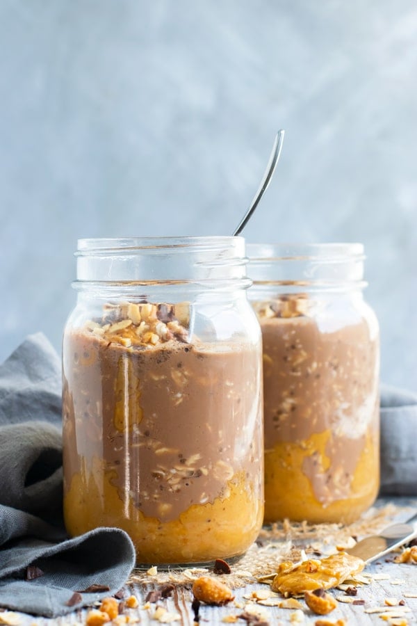 Healthy Chocolate Peanut Butter Overnight Oats RECIPE served in Mason jars and a spoon.