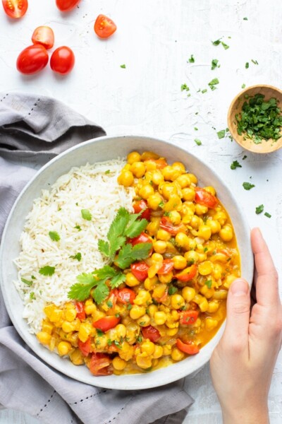 Easy Vegan Chickpea Curry Recipe - Evolving Table