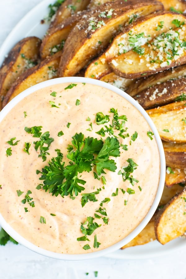 Remoulade Sauce Recipe - Spicy Cajun Dip! - Evolving Table