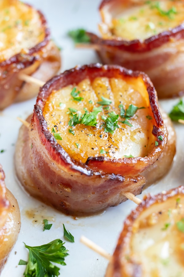 Easy Bacon Wrapped Scallops Pan Seared Evolving Table