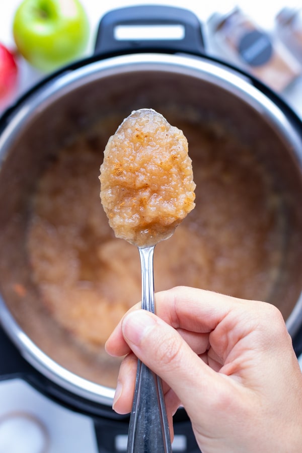 How to make healthy homemade applesauce in your instant pot.