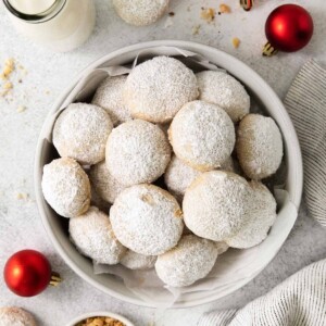 A bowl full of gluten-free snowball cookies.