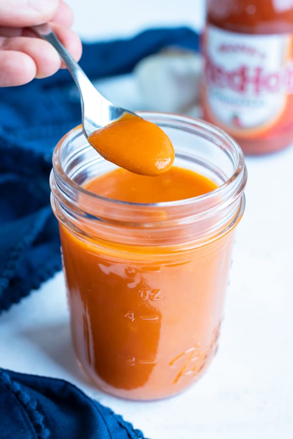 Avenue boliger Due Buffalo Wing Sauce Recipe (Only 4 Ingredients!) - Evolving Table