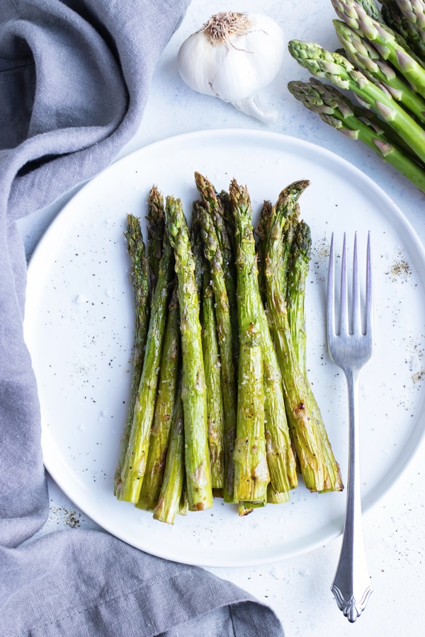 Crispy asparagus made in the air fryer is served for dinner.