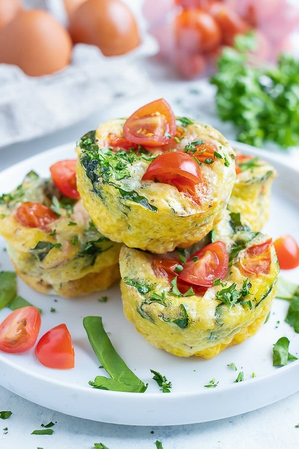 Healthy Spinach Egg Muffins with Tomatoes - Evolving Table