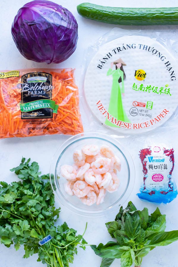 Shrimp, carrots, cilantro, cucumber, cabbage, rice noodles, and rice paper are the ingredients used in this recipe. 