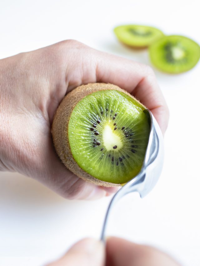 How To Cut A Kiwi