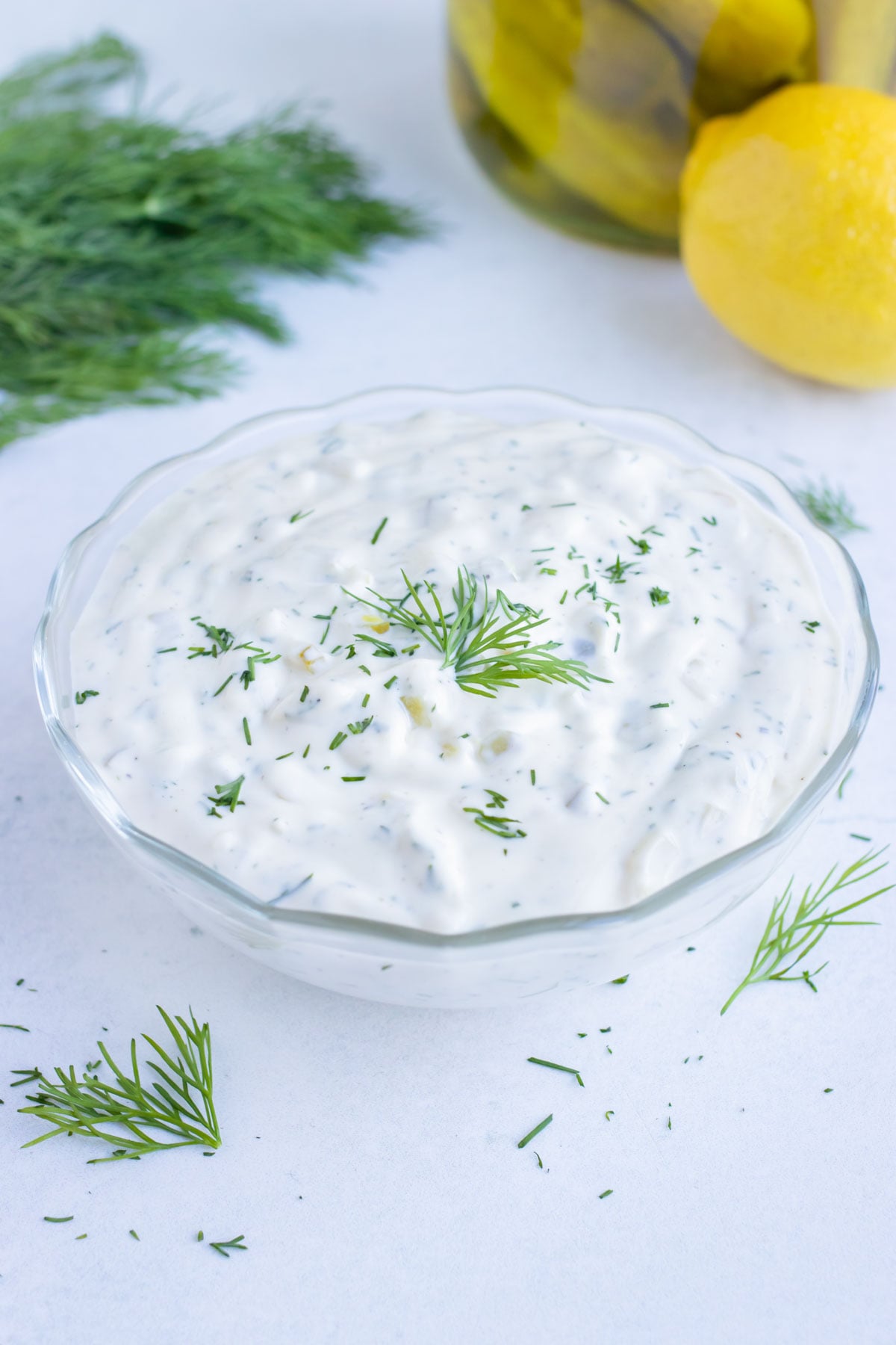 A bowl of creamy tartar sauce made with pickle juice and Worcestershire sauce.