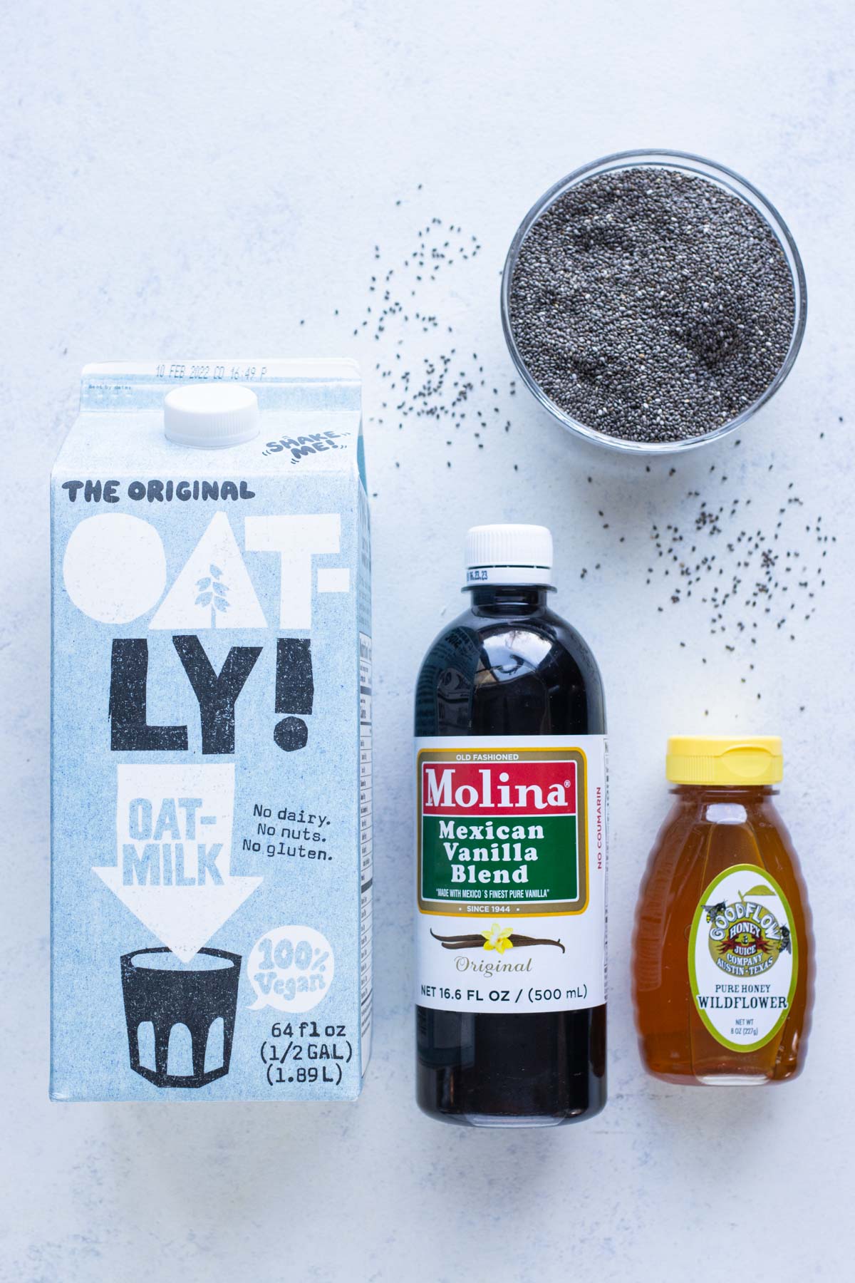 Vanilla, milk, chia seeds, and honey are the 4 ingredients for this recipe.