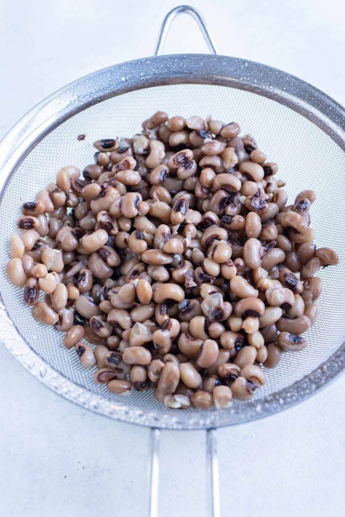 Black-eyed peas rinsed and drained in a colander for cowboy caviar.