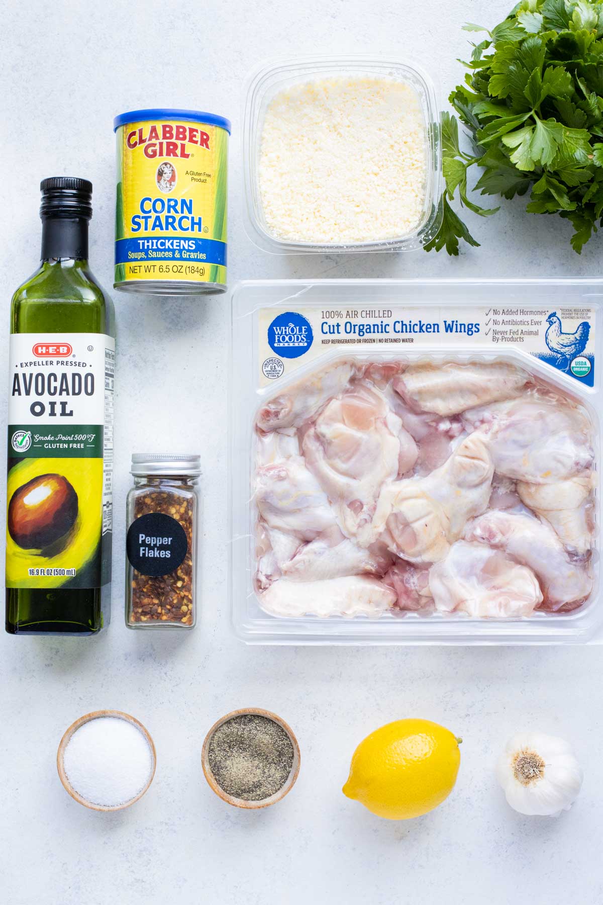 Wings, oil, cornstarch, parmesan, lemon juice, garlic, salt, pepper, and parsley are the ingredients for this recipe.