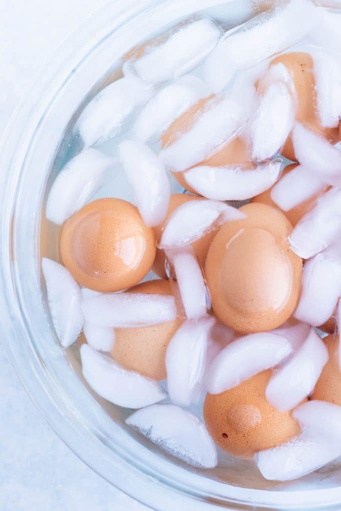 A picture of immersing hard-boiled eggs in an ice bath after cooking.