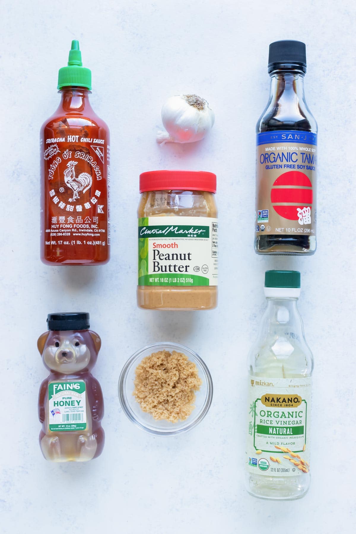 Sriracha, soy sauce, peanut butter, honey, rice vinegar, garlic, and sugar are the combinations in this sauce recipe.