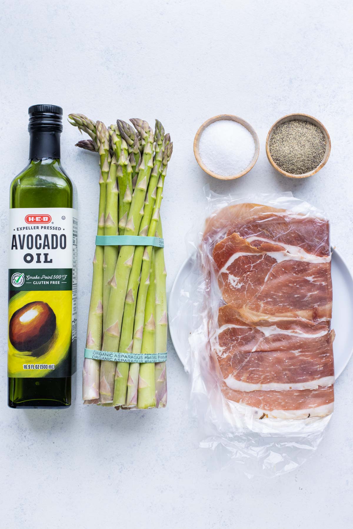 Asparagus, prosciutto, oil, salt, and pepper are the ingredients for this recipe.