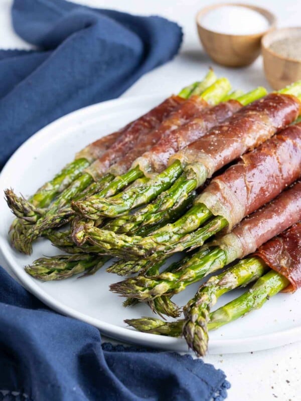 A white plate is used to serve this asparagus side dish.