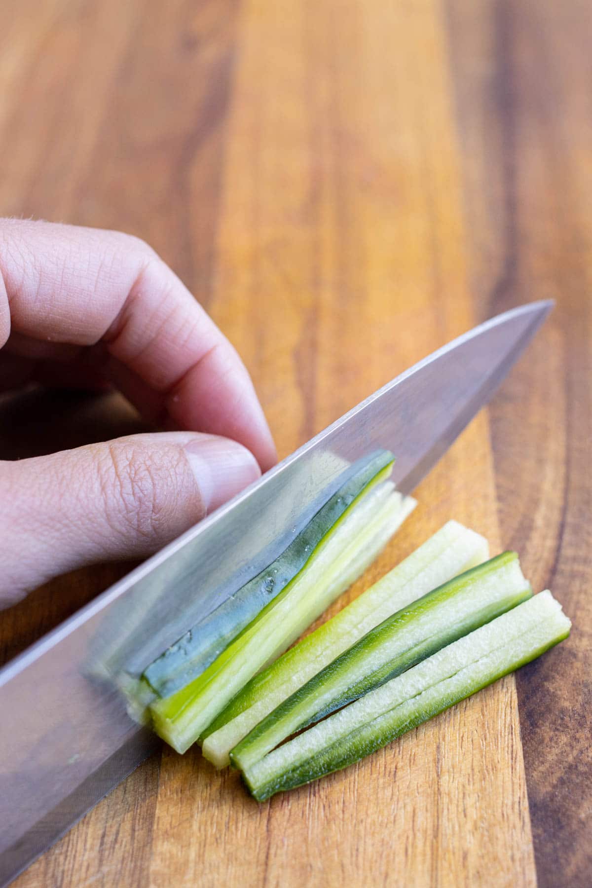 How to Thinly Slice Onions With a Vegetable Peeler