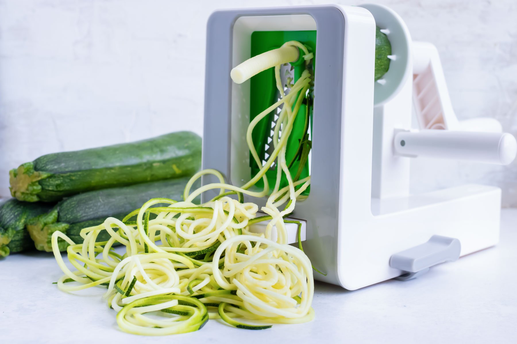 How To Make Zucchini Noodles (Zoodles) - Evolving Table