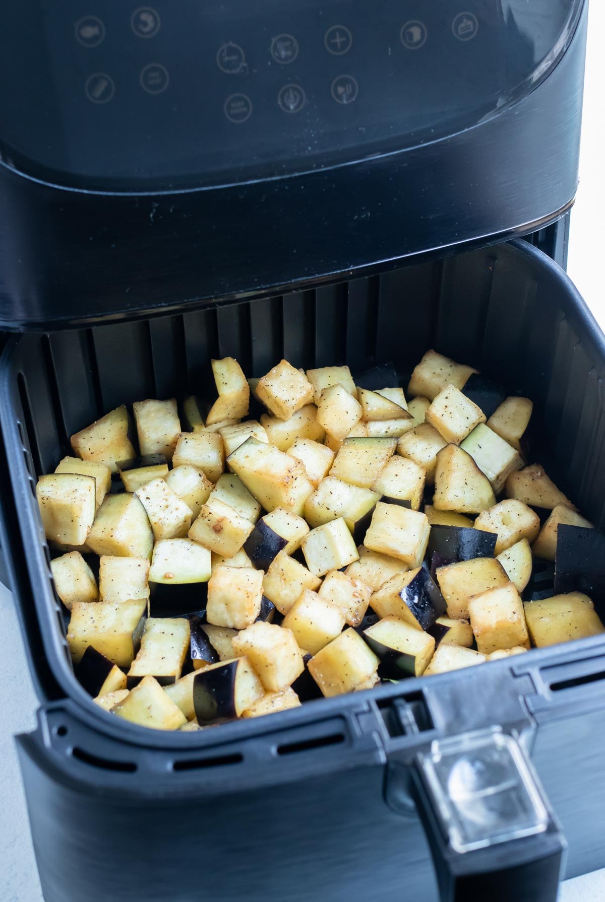 The eggplant is placed in a single layer in the air fryer.