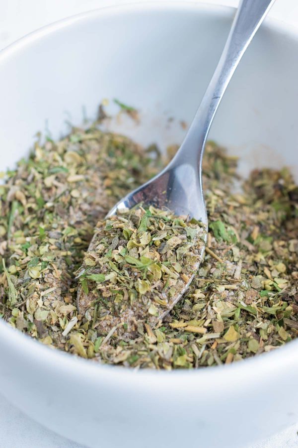 All spices and herbs are combined in this keto and low-carb DIY seasoning blend.
