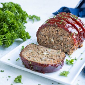 Sliced meatloaf is a healthy dinner.
