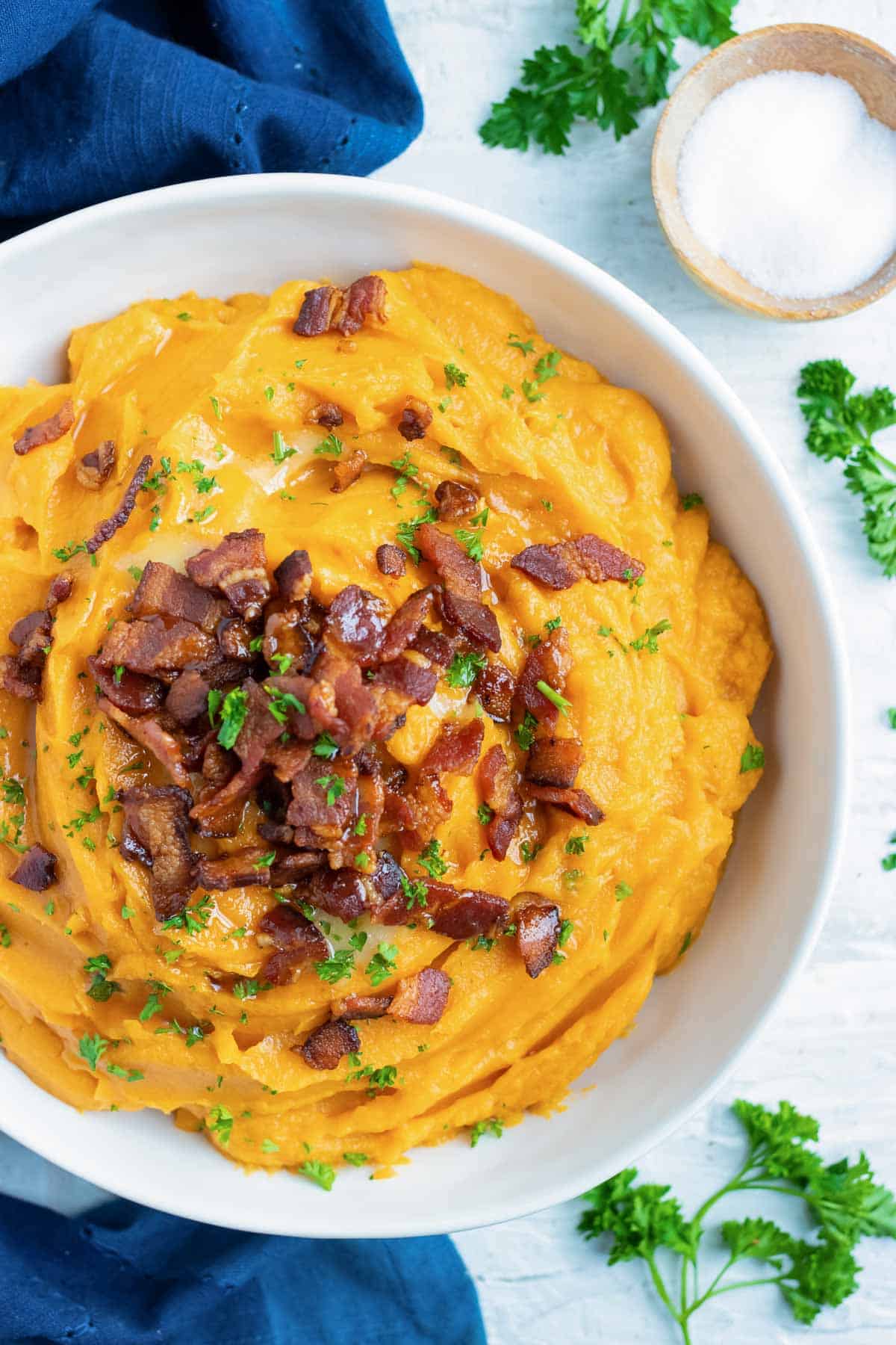 Paleo and heathy sweet potato mash recipe with bacon and maple syrup.