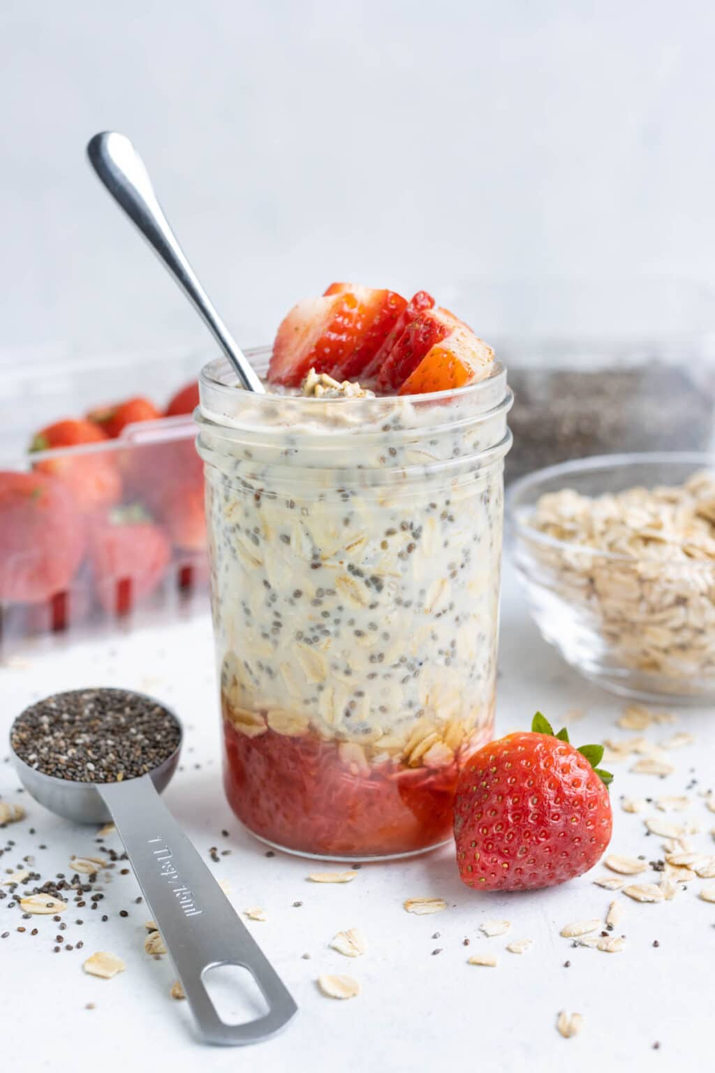 Strawberry Overnight Oats - Evolving Table