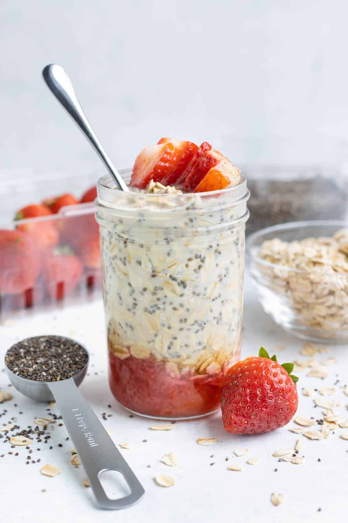 Strawberry Shortcake Overnight Oats using an easy oatmeal recipe for breakfast.