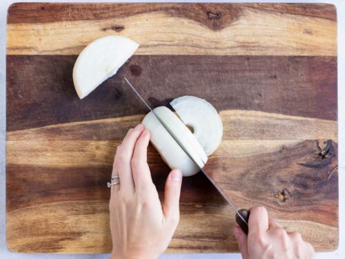 The onion is cut into thick slices.