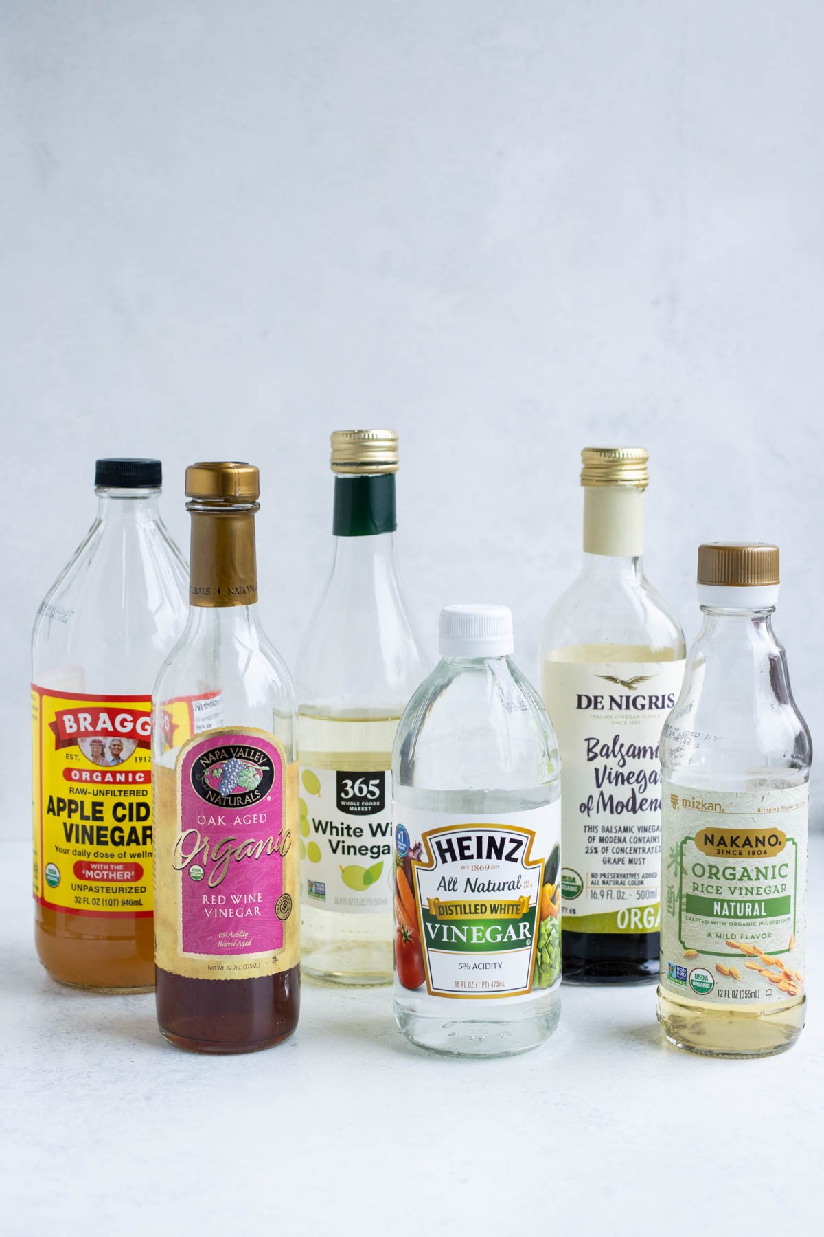 Zoomed-out view of alternative vinegars including apple cider vinegar.