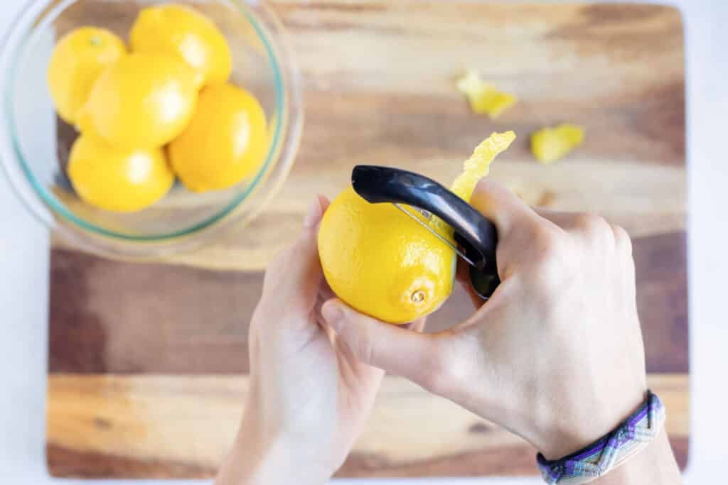 How to Zest a Lemon - FeelGoodFoodie
