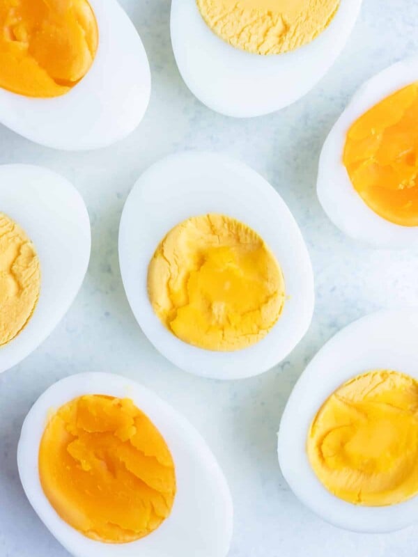 The best, peeled soft-boiled and hard-boiled eggs are placed on the counter.