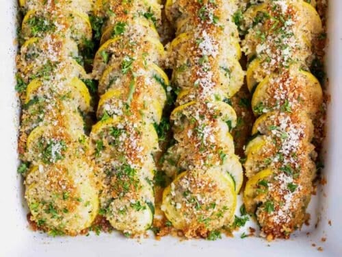 Healthy Summer Squash Casserole with Zucchini and Yellow Squash | Use up all of your summer squash in this super easy and healthy summer squash casserole. Made with yellow squash and zucchini squash, this recipe is a quick side dish for any meal.