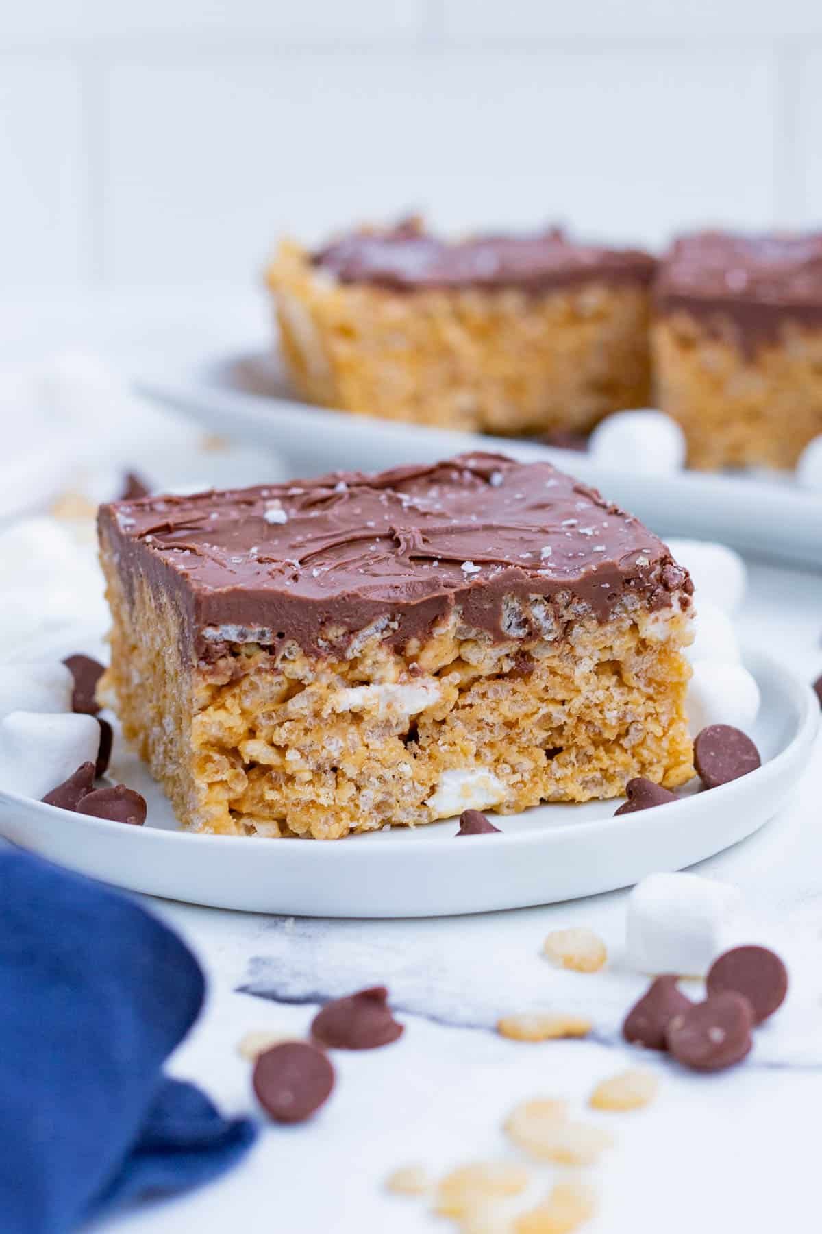 Peanut butter rice krispie treats are a healthy treat full of peanut flavor.