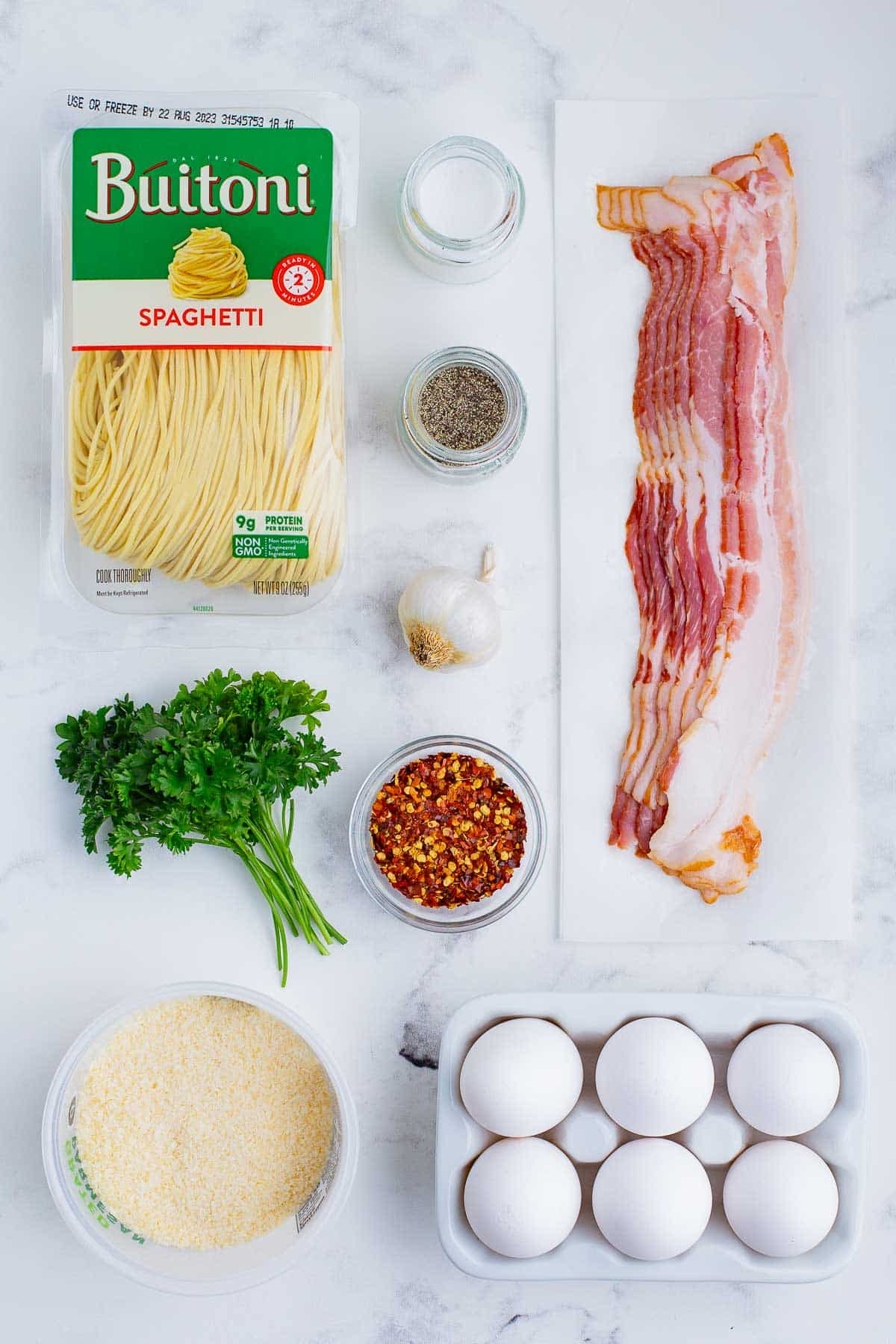 Noodles, bacon, eggs, cheese, and herbs are the ingredients for this dish.