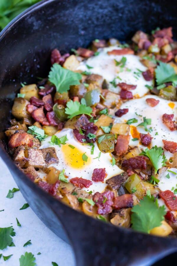 Healthy potato and egg breakfast recipe is served for breakfast.