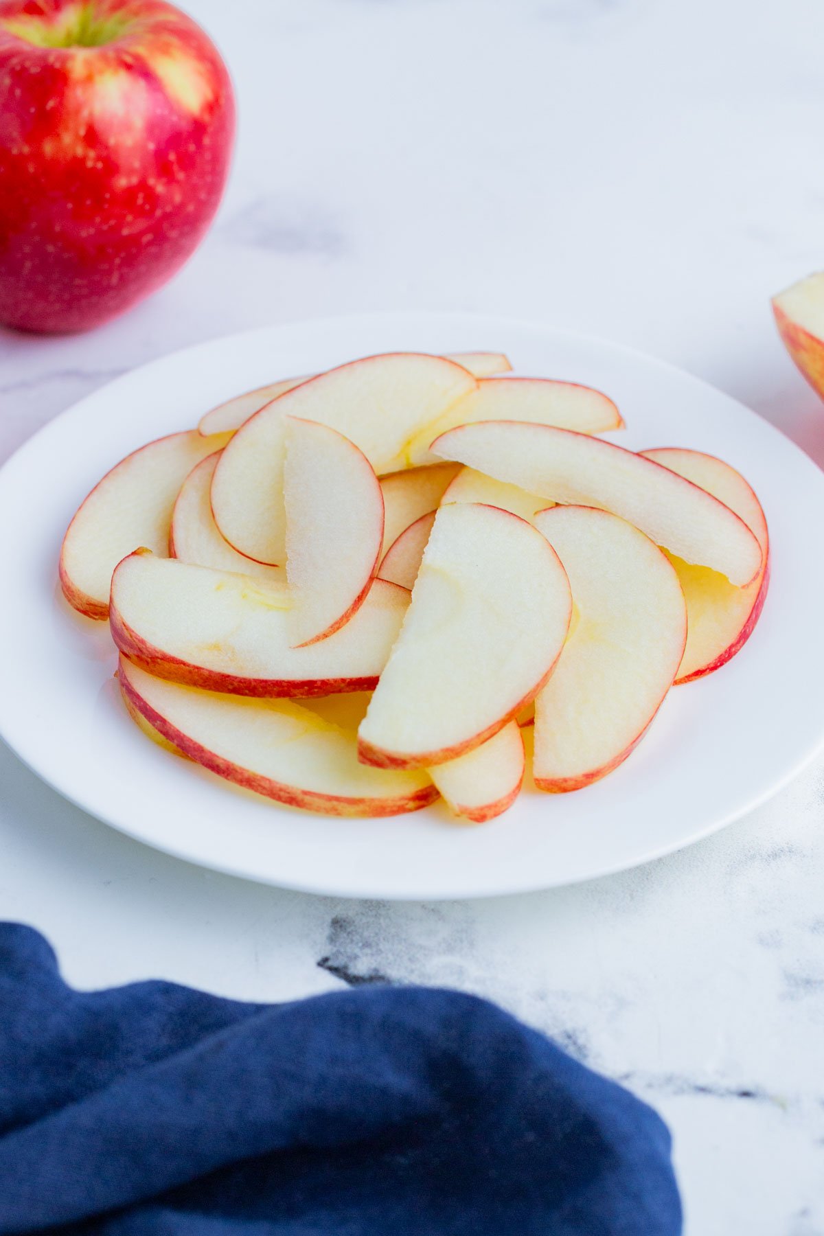 7 Easy Ways to Keep Apples From Browning - Evolving Table