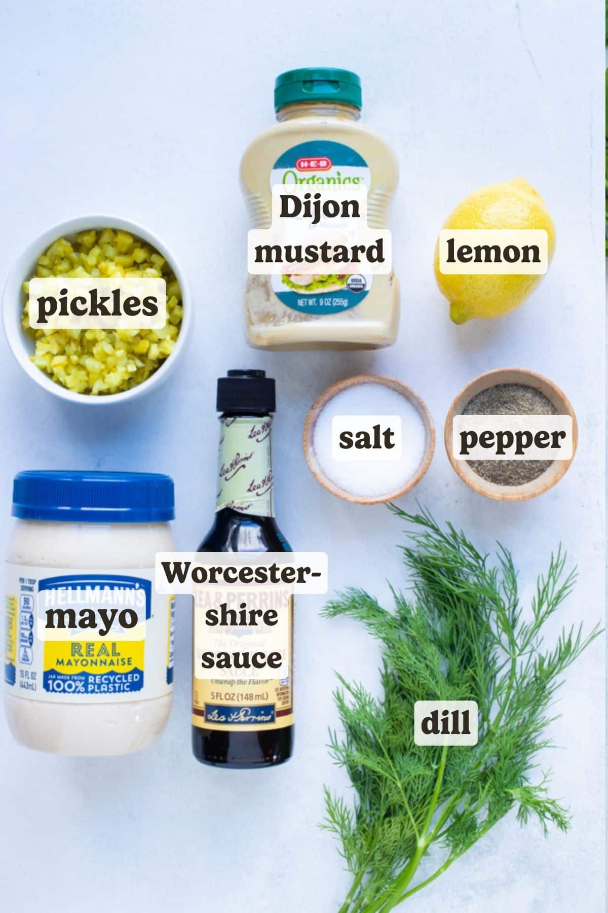 Fresh dill, mayonnaise, mustard, lemon juice, pickles, worcestershire sauce, and sugar are the ingredients used in this sauce.