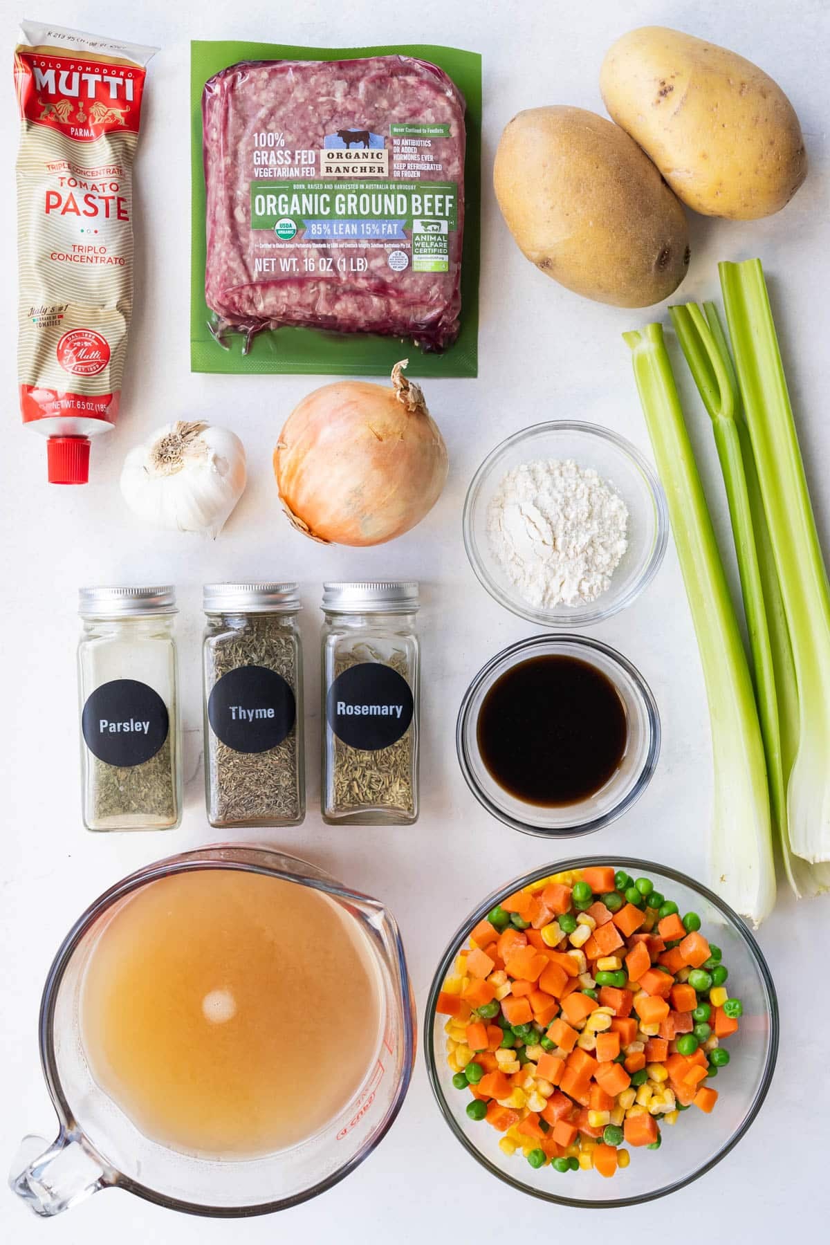Ground beef, Yukon gold potatoes, tomato paste, celery, onion, beef broth, and frozen mixed vegetables are the main ingredients for this easy shepherd's pie soup.